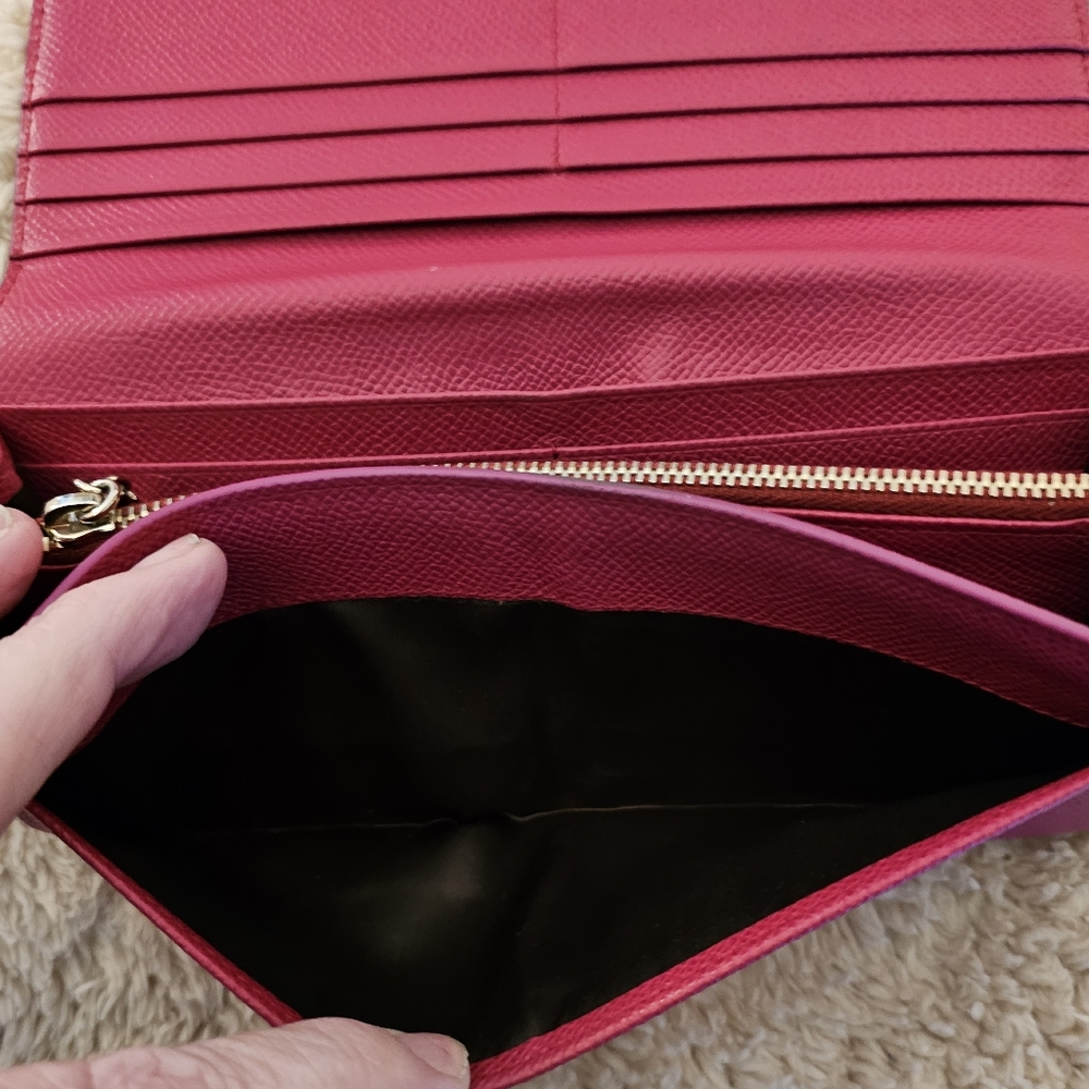 TOD’S Long Flap Continental wallet in Deep Pink. Made in Italy. - Picture 9 of 14